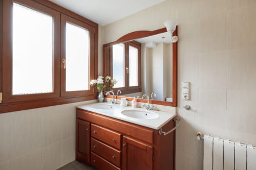 Baño amplio, Casa Rural Gure Lur, casa rural con porche y barbacoa, Sunbilla, Navarra