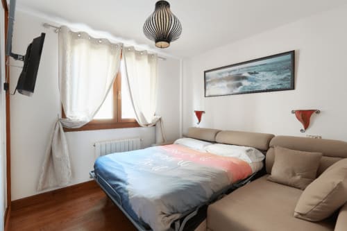 Habitación doble, Sofá cama, Casa Rural Gure Lur, casa rural con porche y barbacoa, Sunbilla, Navarra