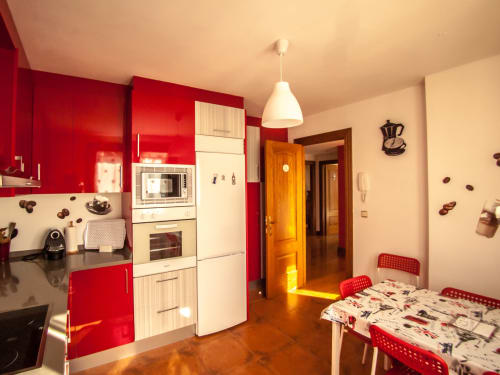 Cocina equipada y comedor, Casa Rural Gure Lur, casa rural con porche y barbacoa, Sunbilla, Navarra