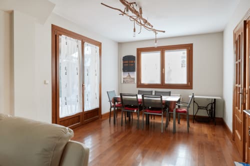 Amplio y moderno comedor, Casa Rural Gure Lur, casa rural con porche y barbacoa, Sunbilla, Navarra