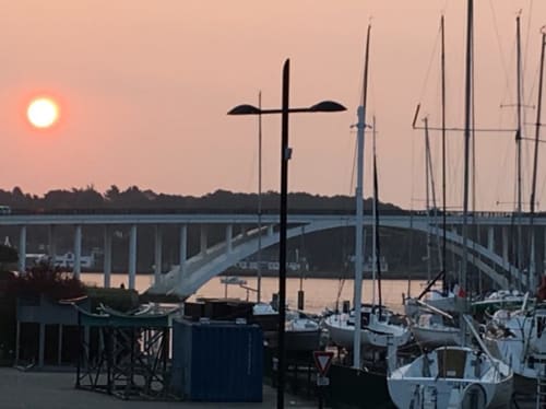 Voiliers amarrés à la marina au coucher du soleil, Mer et Maisons, La Trinité sur Mer