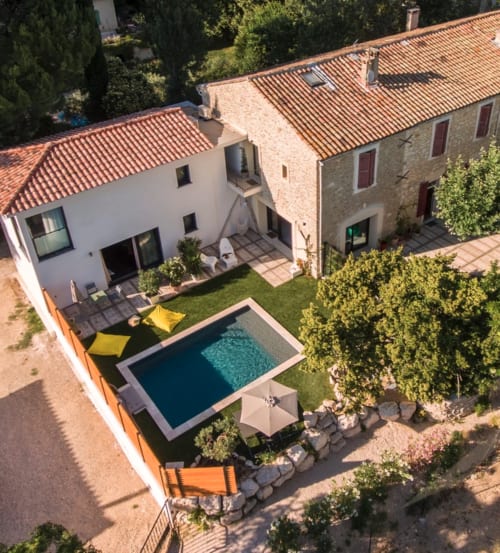 Chambre d'hôtes maison florence ivakno à coudoux proche Aix-en-provence meublé de tourisme 4 étoiles suite romantique avec jacuzzi et piscine maison de vacances pour 15 personnes gîte de charme pour 4 gîte de charme