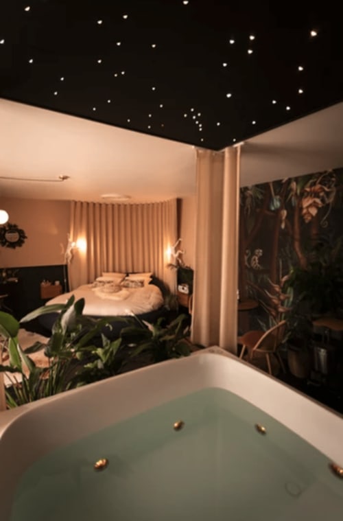 Chambre d'hôtes maison florence ivakno à coudoux proche Aix-en-provence meublé de tourisme 4 étoiles suite romantique avec jacuzzi et piscine maison de vacances pour 15 personnes gîte de charme pour 4 gîte de charme