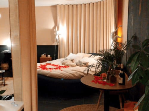 Bed and breakfast house florence ivakno in coudoux near Aix-en-provence 4-star tourist accommodation romantic suite with jacuzzi and swimming pool holiday home for 15 people charming cottage for 4 charming cottage