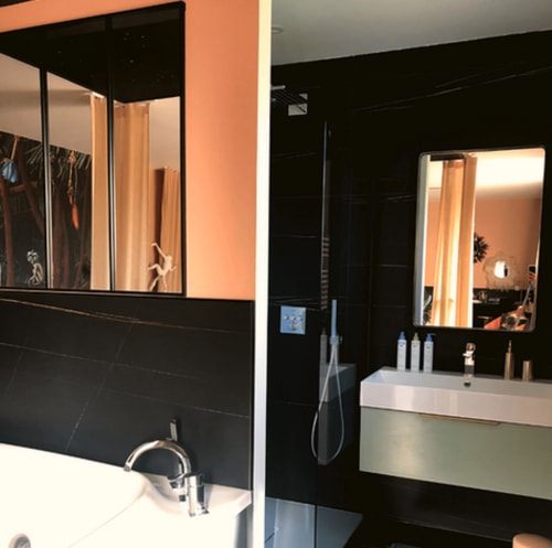Chambre d'hôtes maison florence ivakno à coudoux proche Aix-en-provence meublé de tourisme 4 étoiles suite romantique avec jacuzzi et piscine maison de vacances pour 15 personnes gîte de charme pour 4 gîte de charme suite jungle