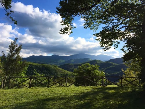 Agriturismo Ca' Le Suore | agriturismo con camere, vacanze in agriturismo, agriturismo con piscina, agriturismo dove dormire, agriturismo nelle Marche, Agriturismo a Cagli, alloggi a Cagli. Casa con giardino, Casa con terrazza. Casa con piscina. Escursioni, attivitá, corsi all'aria aperta, sala congressi Marche, ritiri yoga, corsi di cucina marchigiana.