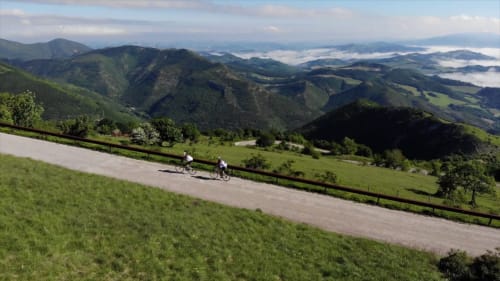 Agriturismo Ca' Le Suore | agriturismo con camere, vacanze in agriturismo, agriturismo con piscina, agriturismo dove dormire, agriturismo nelle Marche, Agriturismo a Cagli, alloggi a Cagli. Casa con giardino, Casa con terrazza. Casa con piscina. Escursioni, attivitá, corsi all'aria aperta, sala congressi Marche, ritiri yoga, corsi di cucina marchigiana.