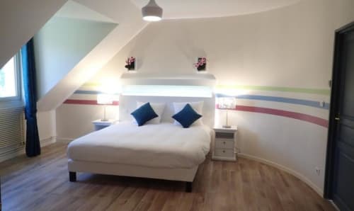 Suite familiale de 2 Chambres dont une de 3 personnes et une de 2 personnes avec vue sur jardin et lac