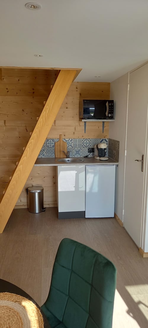 Demeure de la Garenne. Le Drôle de Tipi. Hébergement insolite. Nuit insolite. Week-end insolite. Vacances. Luxe et confort moderne. Eco Lodge. Cabane en bois. Cabane dans les arbres. Chambres d'hôtes. Montmirail. Tourisme en Champagne. Bed and breakfast. Hôtels. Hotel. Piscine. Terrasse. Vélo. Nature. Parc. Jardin. Location à la nuit. Maison d'hôtes. Vue panoramique. Vue nature. Dépaysement. Evasion. Séjour relaxant. Tourisme vert. Campagne. Arbres centenaires. Forêt. Vue étoilée. Observation des étoiles. Petit déjeuner en panier. Séjour romantique. Séjour Famille. Capacité résidence 14 personnes.Residence of the Garenne. The Funny Teepee. Unusual accommodation. Unusual night. Unusual weekend. Vacation. Luxury and modern comfort. Ecolodge. Wooden cabin. Tree house. Guest rooms. Montmirail. Tourism in Champagne. Bed and breakfast. Hotels. Hotel. Pool. Terrace. Bike. Nature. Park. Garden. Rental by the night. Guest House. Panoramic view. Natural view. Change of scenery. Evasion. Relaxing stay. Green tourism. Countryside. Centennial trees. Forest. Starry view. Stargazing. Breakfast in basket. Romantic stay. Family stay. Residence capacity 14 people. Large capacity residence.