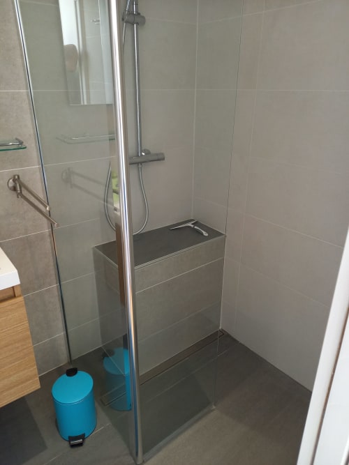 Salle de bain moderne - appartement 2 personnes - vacances Santec - proche plage - Les quatre vents 