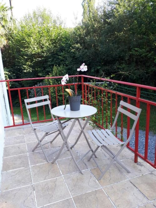 Chez Naty chambres d'hôtes Pays Basque  terrasse privative à la chambre de l'arbre doré