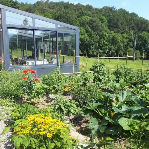 Chez Naty chambres d'hôtes Pays Basque gîte pour pèlerins. La véranda et le jardin potager
