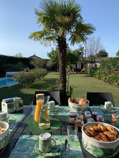 Bed & Breakfast Les Tignoliers - Chambres d'hôtes avec jardin - Lyon