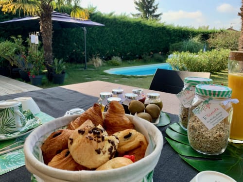 Bed & Breakfast Les Tignoliers - Chambres d'hôtes avec petit déjeuner inclus - Lyon St Exupéry