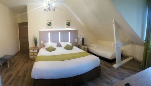 Chambre 2 ou 3 personnes et vue sur jardin et lac