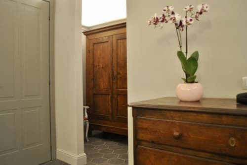 Locanda San Tomaso, letto matrimoniale, letto singolo, doccia, climatizzatore, frigo, bollitore, macchia da caffé, cassaforte, wifi, Tv, cabina armadio.