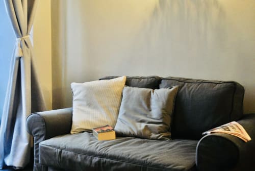 Locanda San Tomaso, letto matrimoniale, letto singolo, doccia, climatizzatore, frigo, bollitore, macchia da caffé, cassaforte, wifi, Tv, cabina armadio.