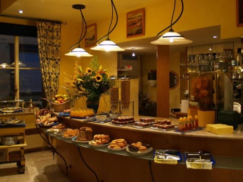 Hotel Les Reflets Jaunes - Breakfast buffet - Givet - Les Ardennes
