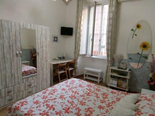 Little House Roma | Roma Casa Tua Alloggi Roma, Italia, Testaccio, tripla, letto matrimoniale, divano letto, camera doppia, bagno privato, doccia, asciugacapelli, TV, wifi, aria condizionata, Colosseo, Foro Romano, Fori Imperiali, Altare della Patria, Piazza di Spagna, Fontana di Trevi