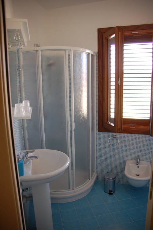 Suite Apartment | B&B 2000 Sassari, Sardegna, camere, matrimoniale, doppia, singola, alloggi, appartamenti, suite, bagno privato, doccia, TV, wifi, terminal autobus, università, ospedale, spiaggia, mare, isola