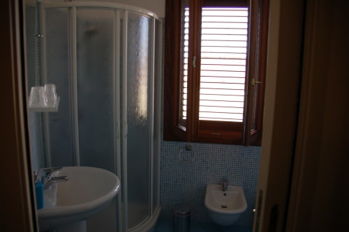 Suite Apartment | B&B 2000 Sassari, Sardegna, camere, matrimoniale, doppia, singola, alloggi, appartamenti, suite, bagno privato, doccia, TV, wifi, terminal autobus, università, ospedale, spiaggia, mare, isola