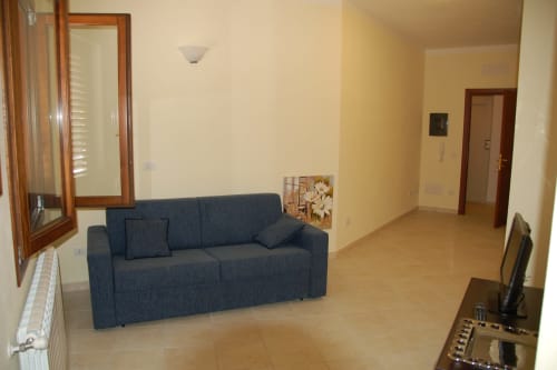 Camera B | B&B 2000 Sassari, Sardegna, camere, matrimoniale, doppia, alloggi, bagno privato, doccia, TV, wifi, terminal autobus, università, ospedale, spiaggia, mare, isola