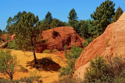 Luberon tourisme - visiter Roussillon - randonnées colorado provençal - La Maguette chambres d'hôtes 