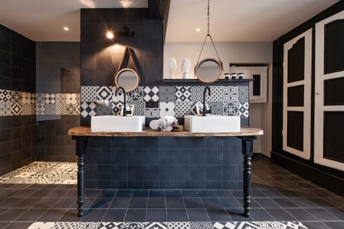 salle de bain privée et très spacieuse et moderne pour des vacances en couple, entre amis ou en famille