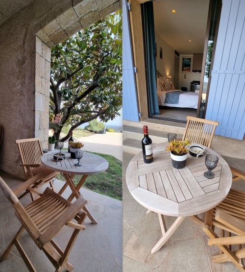 Ein Moment des puren Glücks beim Genießen eines erlesenen Weins auf der schattigen Terrasse eines provenzalischen Gästezimmers im Loup Castel
