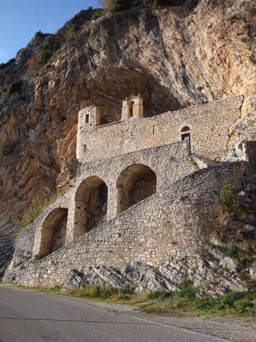 L'angelo Pellegrino | Casa vacanze a Rieti, centro storico, 3 appartamenti ristrutturati in centro. Bagno privato con doccia, idromassaggio, cucina attrezzata. Posizione ideale.