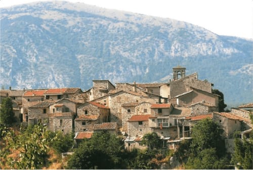 L'angelo Pellegrino | Casa vacanze a Rieti, centro storico, 3 appartamenti ristrutturati in centro. Bagno privato con doccia, idromassaggio, cucina attrezzata. Posizione ideale.