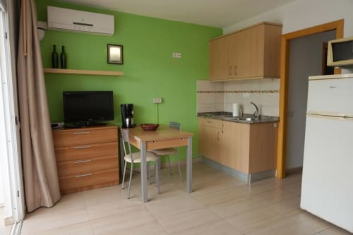 Apartamentos Ecuador | Hotel moderno con ubicación central en Canarias. Baratas y amplias. Piscina sol y playas azules.