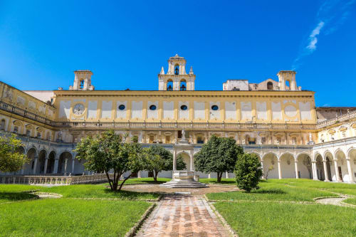 Napoli, centro storico, camere moderne, accoglienza, famiglie, coppie, soggiorno, relax, pulizia, comfort, arredamento curato, aria condizionata, wifi gratuito, colazione in camera, struttura centrale, balcone privato, vista città, posizione strategica, vicinanza metro, vicinanza stazione, università, studenti, city break, breve soggiorno, week-end a Napoli, self check-in, late check-out, early check-in, soggiorno romantico, silenzioso, struttura sicura, bagno privato, lenzuola incluse, camere luminose, atmosfera familiare, ospitalità, arredamento moderno, camere eleganti, prenotazione diretta, senza commissioni, miglior prezzo, soggiorno flessibile, parcheggio vicino, zero stress, quartiere tranquillo, vicinanza attrazioni, città autentica, soggiorno comodo, ottima posizione, design minimal, check-in digitale, customer care, guest friendly, soggiorno urbano, mini vacanza, pulizia giornaliera, host disponibili, stile napoletano, ospitalità vera, ambiente ordinato, relax in città, perfetto per famiglie, perfetto per coppie, ristoranti a due passi, camere spaziose, piccolo hotel, city stay, urban comfort