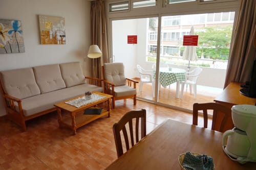 Apartamentos Ecuador | Hotel moderno con ubicación central en Canarias. Baratas y amplias. Piscina sol y playas azules.