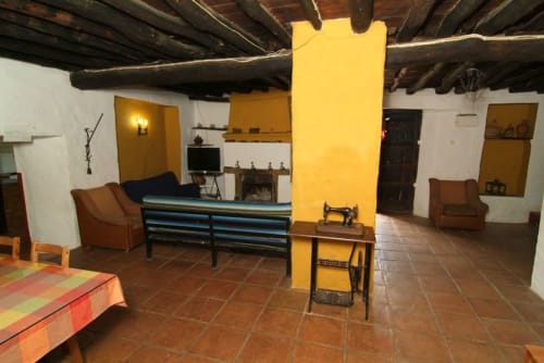 Salón comedor amplio, Bodega Pequeña, piscina privada, ideal familias y amigos, Cortijo La Bodega, Benaoján, Málaga, Andalucía