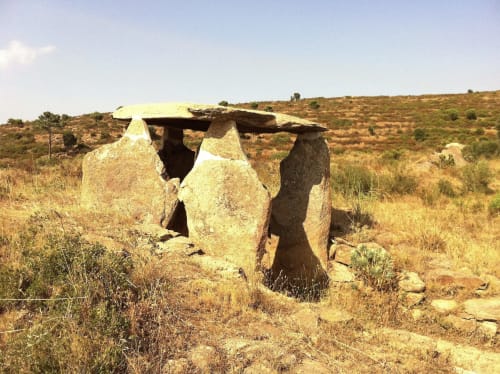 Dolmen megalitica, surroundings Paó Blau - Charming bed and breakfast with pool in Pau, Catalonia 