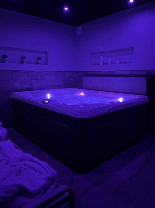 Chambre jacuzzi privée piscine pétanque Chambres d'Hôtes Lestrem 