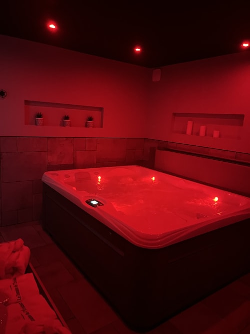 Chambre jacuzzi privée piscine pétanque Chambres d'Hôtes Lestrem 