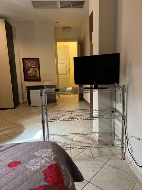 Camera C | B&B 2000 Sassari, Sardegna, camere, matrimoniale, doppia, alloggi, bagno privato, doccia, TV, wifi, terminal autobus, università, ospedale, spiaggia, mare, isola