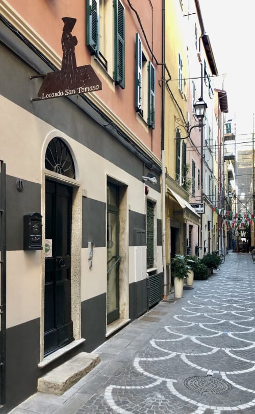 Locanda San Tomaso, palazzo restaurato con camere in centro, a pochi passi dal mare, wifi, tv, frigo, cassaforte, bollitore, climatizzatore.
