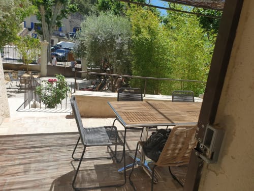 Mobilier terrasse - Déjeuner au soleil - Vacances dans le Vaucluse - Le Clos Marceau