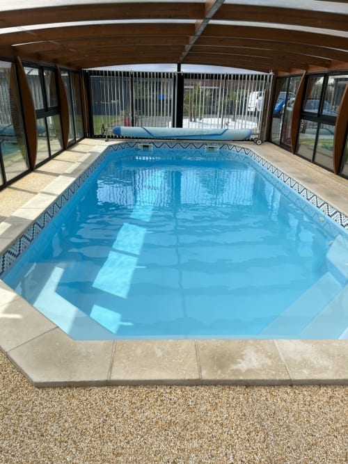 Chambre jacuzzi privée piscine pétanque Chambres d'Hôtes Lestrem Institut de beauté bar à ongles