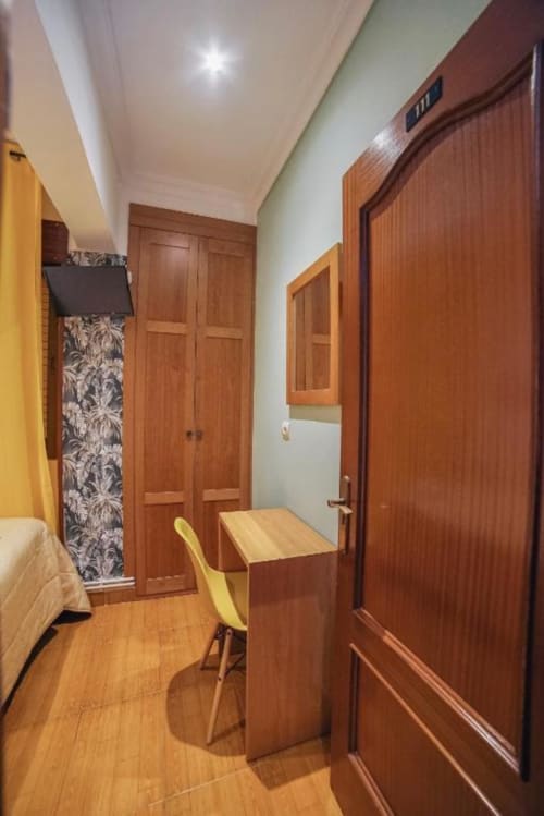 Spacious Single Room - Pensión Angelines by Sneuu, Santander.