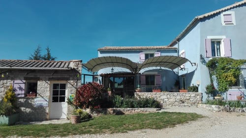 Ferme Auberge - proche Avignon - La Maguette chambres d'hôtes