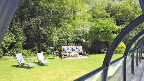 Coin de repos au bord de la piscine - Domaine du Plessis Grimaud - Saint-Viaud - Loire-Atlantique