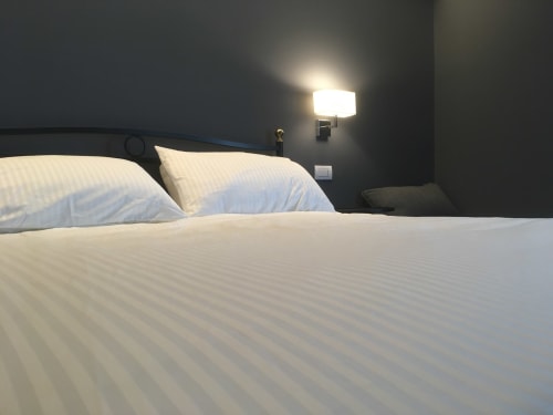 Valeriana | Robin Rooms B&B Montegranaro, Marche, calzature, shopping, outlet, Mar Adriatico, business trip, Centro Italia, camera tripla, bagno privato, letto matrimoniale