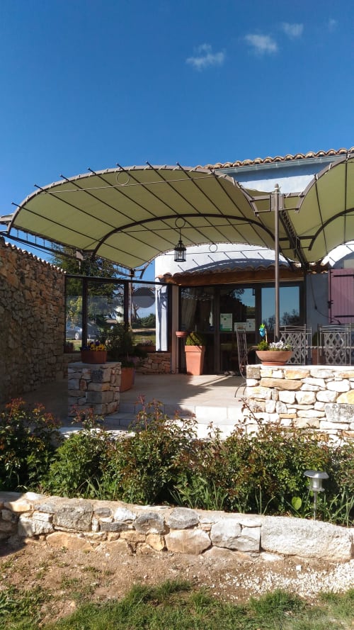 Ferme auberge La Maguette - repas en groupe en extérieur - Sault en Provence