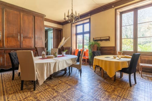 EcoLogis de Chantegrolle :  Salle à manger dans son étât d'origine, terre cuite au sol