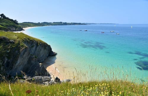 Les eaux limpides de Samzun sur Locmaria au Sud de Belle île - détente et farniente pour un séjour en famille aux maisons de Kerdavid'île