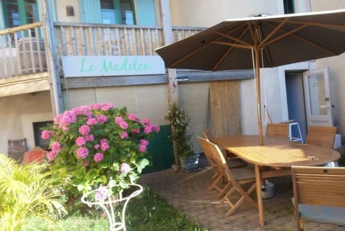 Chambre d'hôtes Belvès Madelon IV location vacances Dordogne terrasse restaurant